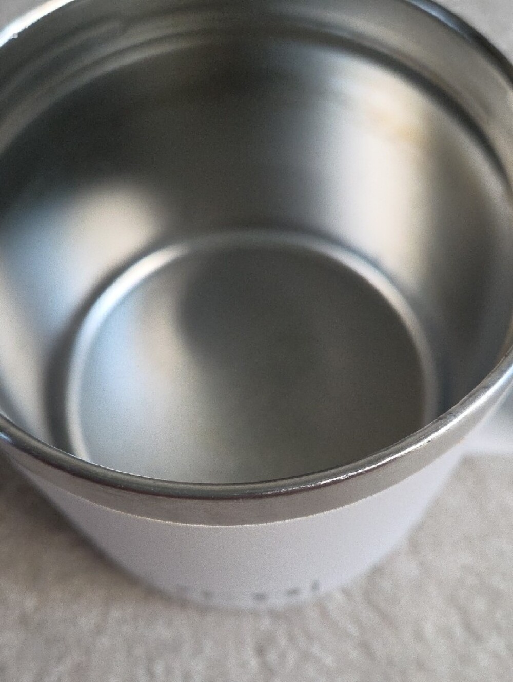 Yeti White Travel Mug with Clear Lid and Silver Rim - Picture 4 of 5